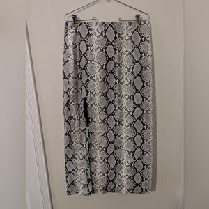 Topshop Monochrome Snake Print Midi Skirt with high slit very sexy Size 10